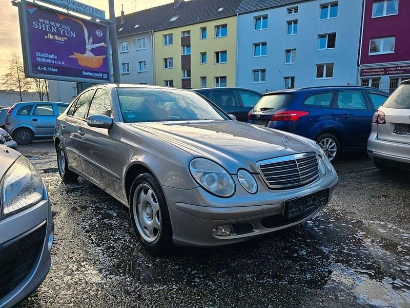 Beige Gebraucht 2004 Mercedes E200 Limousine | 4.700 € (Guter Preis) - Bild 1/4