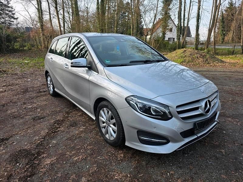 Silber Gebraucht 2015 Mercedes B180 Van / Kleinbus | 14.500 € (Superpreis) - Bild 1/4