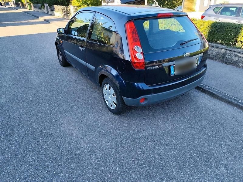 Blau Gebraucht 2003 Ford Fiesta Kleinwagen | 1.500 € (Fairer Preis) - Bild 1/4