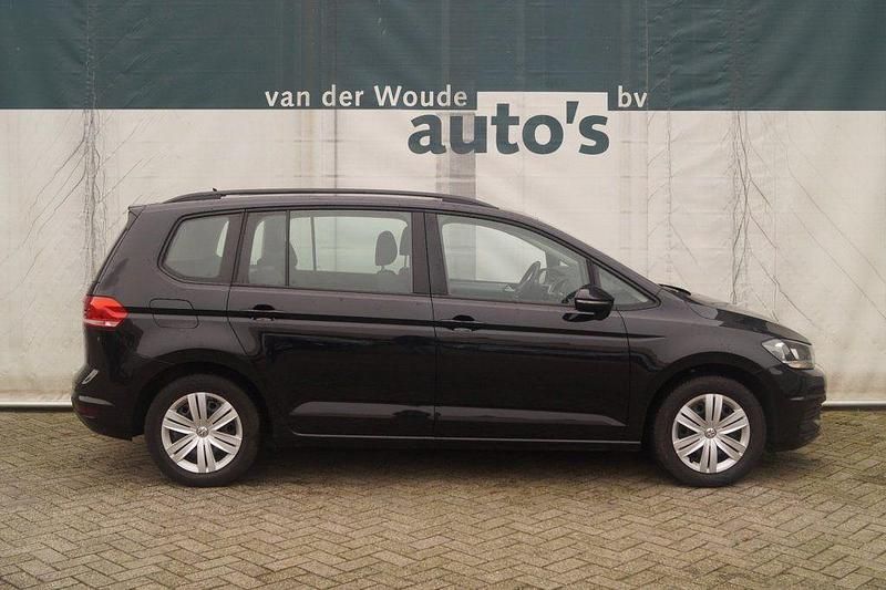 Gebraucht VW Touran Edition 110 PS (80 kW) 2018 Schwarz Van / Kleinbus