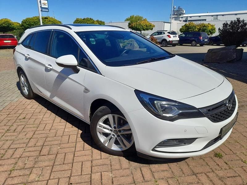 Weiß Gebraucht 2018 Opel Astra Business Kombi | 6.990 € (Etwas zu teuer) - Bild 1/4
