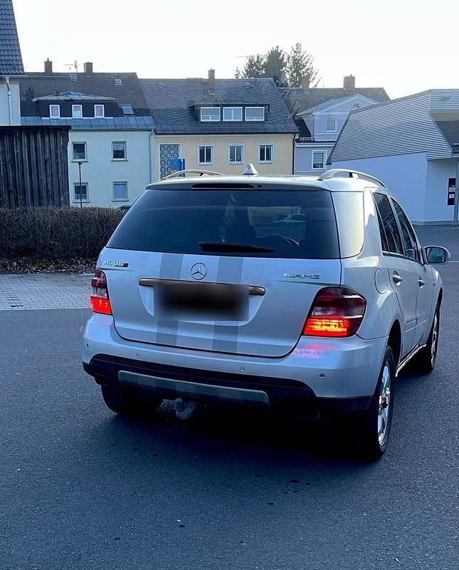 Gebraucht Mercedes ML320 224 PS (164 kW) 2007 Silber SUV