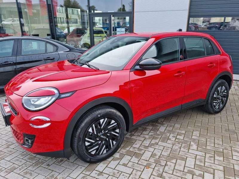 111 red Neu 2024 Fiat 600E Red SUV | 31.450 € - Bild 1/4
