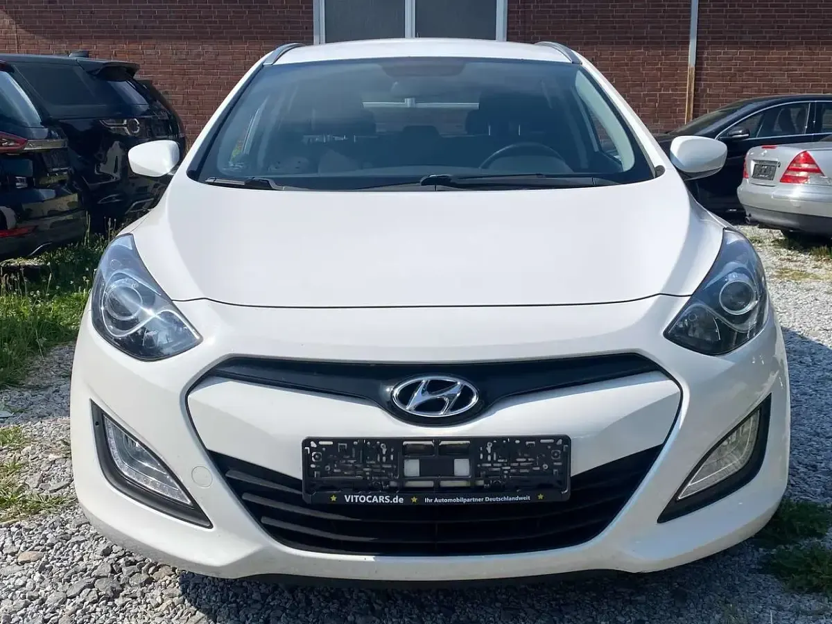 Gebraucht Hyundai i30 Classic 99 PS (72 kW) 2013 Creamy white Kombi