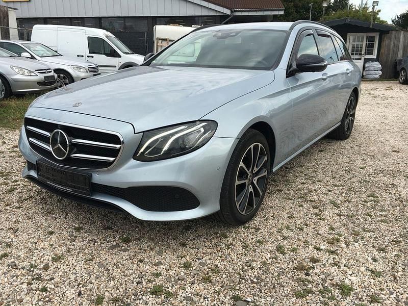 Silber Gebraucht 2017 Mercedes E220 Kombi | 17.899 € (Fairer Preis) - Bild 1/4
