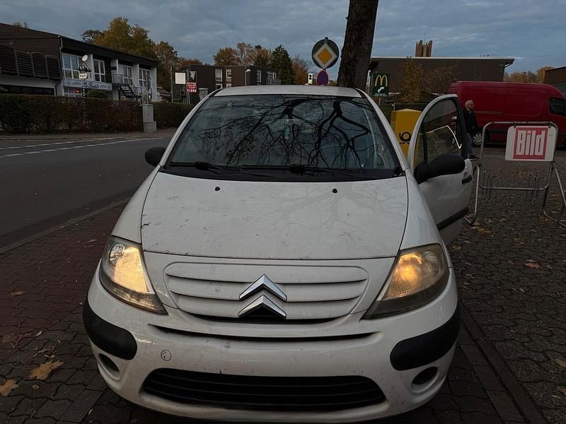 Weiß Gebraucht 2007 Citroën C3 Kleinwagen | 1.000 € (Fairer Preis) - Bild 1/4