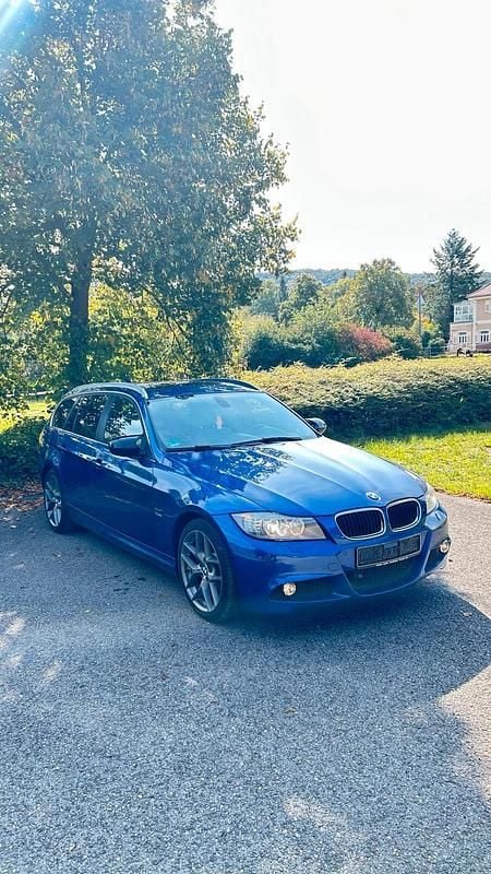 Blau Gebraucht 2010 BMW 330 Kombi | 8.600 € (Superpreis) - Bild 1/4