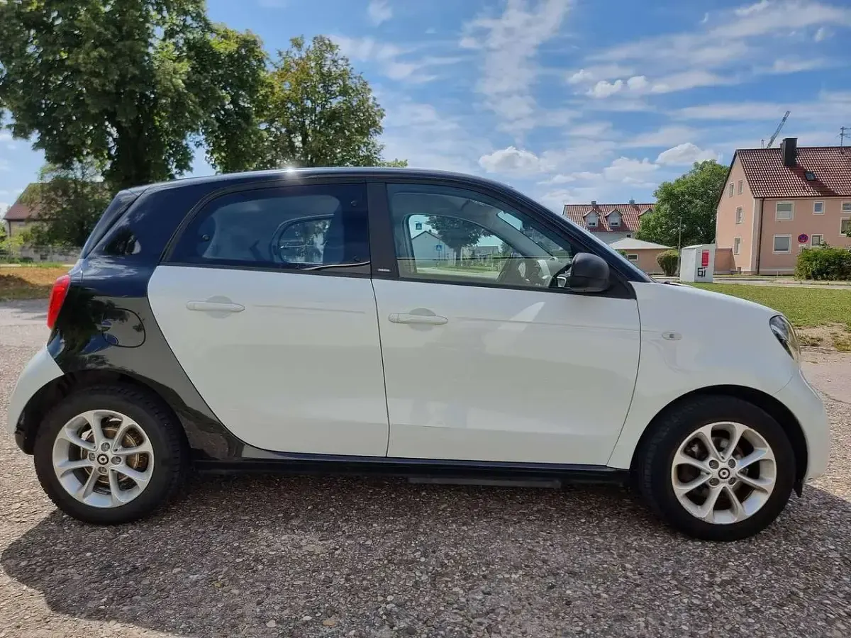Gebraucht Smart ForFour Electric Drive Passion 60 kW (82 PS) 2018 Weiß Kleinwagen