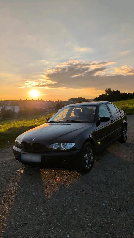 Second-hand BMW 318 143 CP (105 kW) 2003 Albastru Berlinǎ
