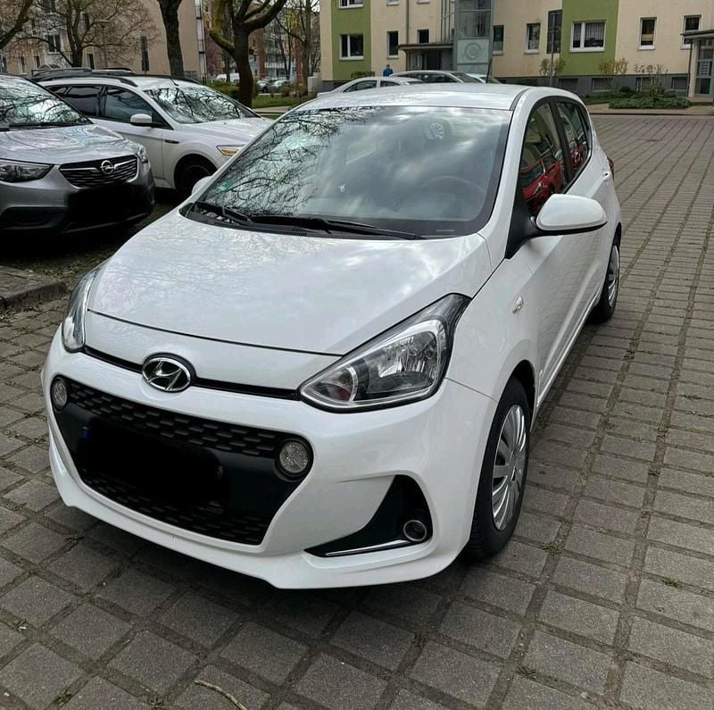 Weiß Gebraucht 2019 Hyundai i10 Comfort Kleinwagen | 8.600 € (Superpreis) - Bild 1/4