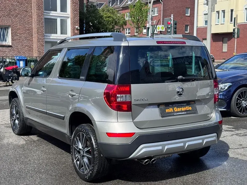 Gebraucht Skoda Yeti Adventure 150 PS (110 kW) 2016 Beige SUV