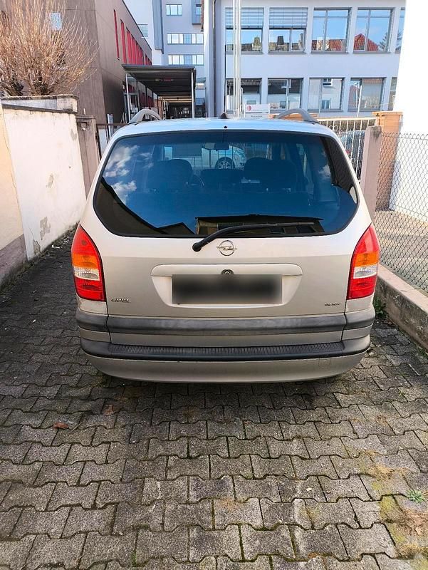 Gebraucht Opel Zafira 125 PS (91 kW) 2001 Silber Van / Kleinbus