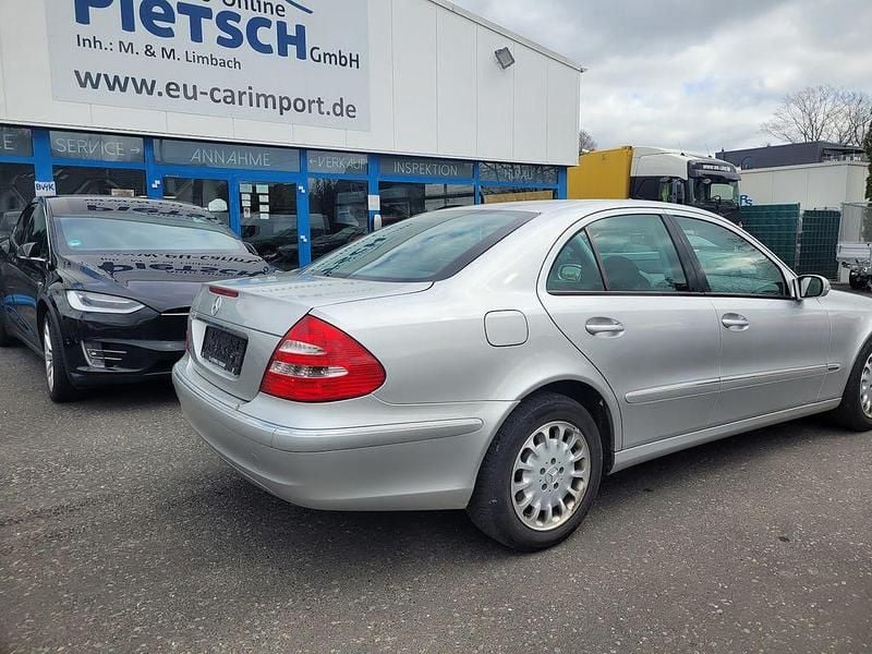 Gebraucht Mercedes E240 Elegance 177 PS (130 kW) 2002 Silber Limousine