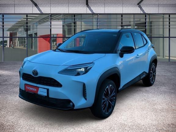 Gebraucht Toyota Yaris Hybrid Advance 130 PS (95 kW) 2024 Platinum weiß metallic / schwarz