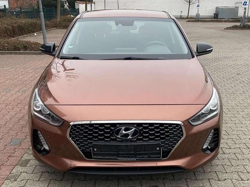 Gebraucht Hyundai i30 Comfort 120 PS (88 kW) 2017 Braun Limousine