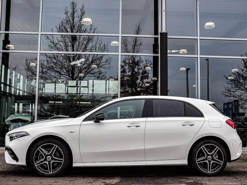 Gebraucht Mercedes A250 AMG 218 PS (160 kW) 2025 Unilack polarweiß Limousine