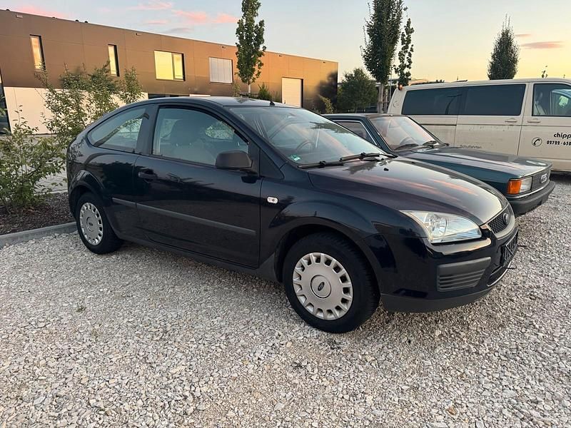 Blau Gebraucht 2004 Ford Focus Kleinwagen | 599 € (Superpreis) - Bild 1/4