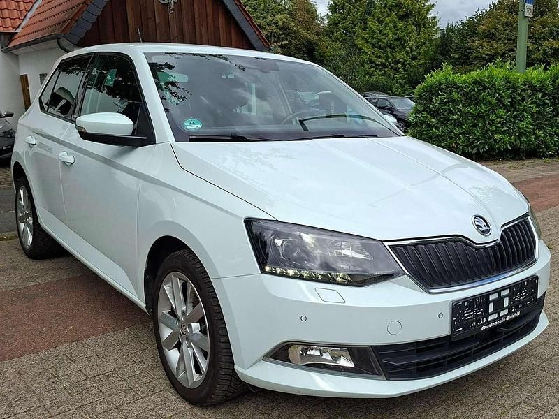 Weiß Gebraucht 2017 Skoda Fabia Joy Limousine | 10.800 € (Fairer Preis) - Bild 1/4
