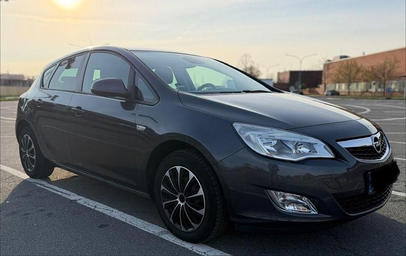 Gebraucht Opel Astra 140 PS (102 kW) 2011 Grau Limousine