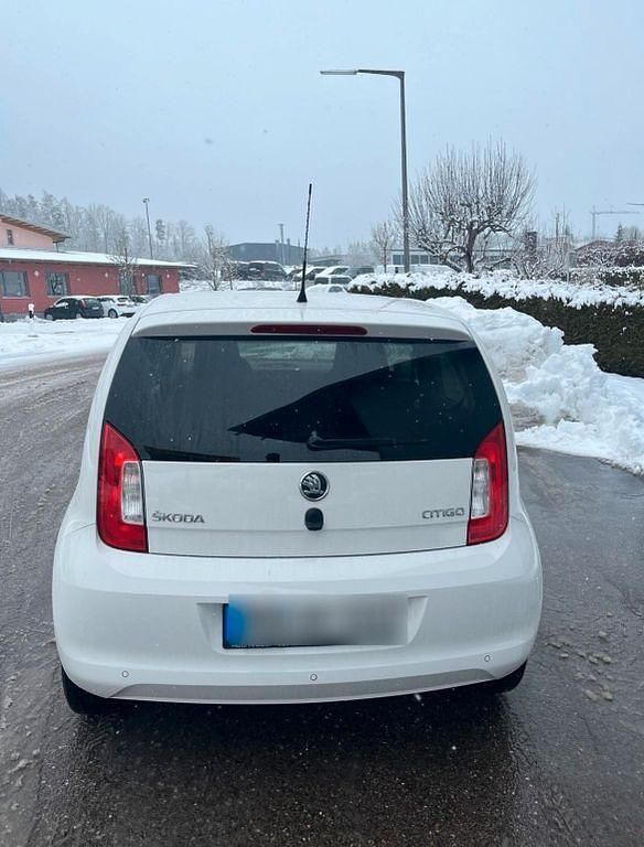 Gebraucht Skoda Citigo Active 60 PS (44 kW) 2013 Weiß Kleinwagen