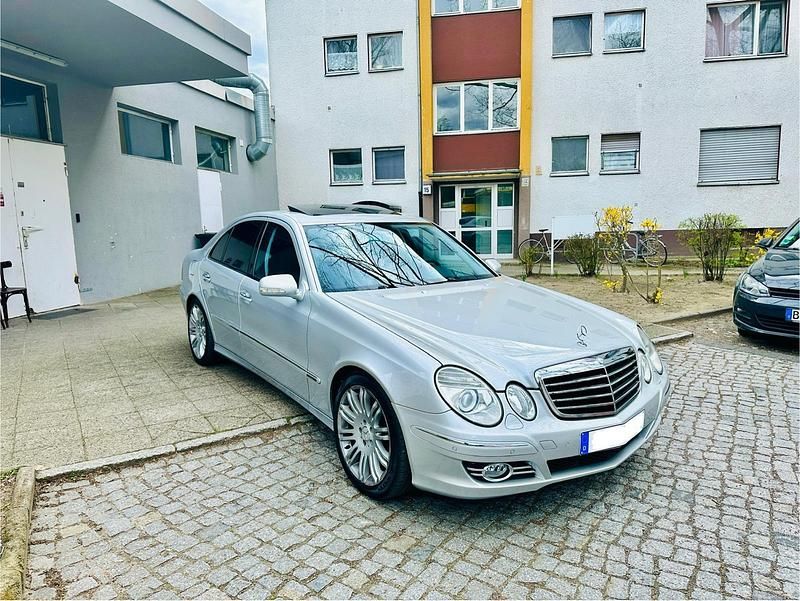 Silber Gebraucht 2008 Mercedes E350 Sport Limousine | 9.000 € (Guter Preis) - Bild 1/4