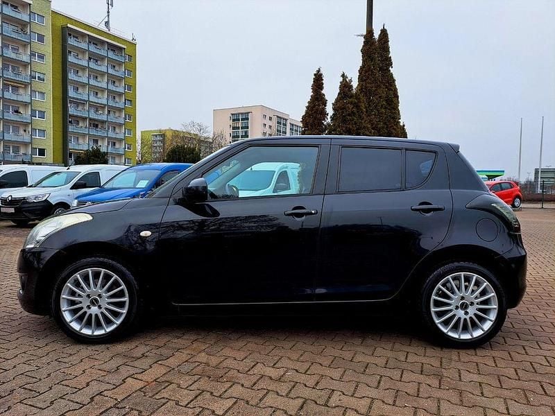 Gebraucht Suzuki Swift 94 PS (69 kW) 2012 Schwarz Limousine