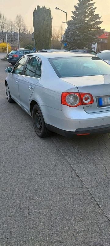 Gebraucht VW Jetta 115 PS (84 kW) 2007 Silber Limousine