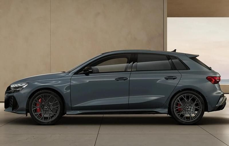 Neu Audi RS3 Advanced 400 PS (294 kW) 2025 Kemoragrau metallic Limousine