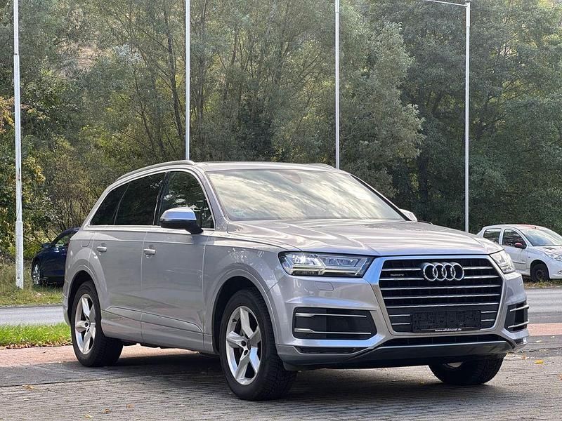 Grau Gebraucht 2015 Audi Q7 Ambiente SUV | 24.899 € (Fairer Preis) - Bild 1/4