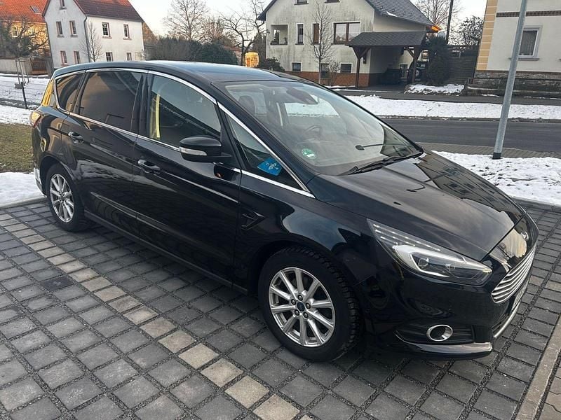 Gebraucht Ford S-MAX Titanium 150 PS (110 kW) 2017 Schwarz Van / Kleinbus