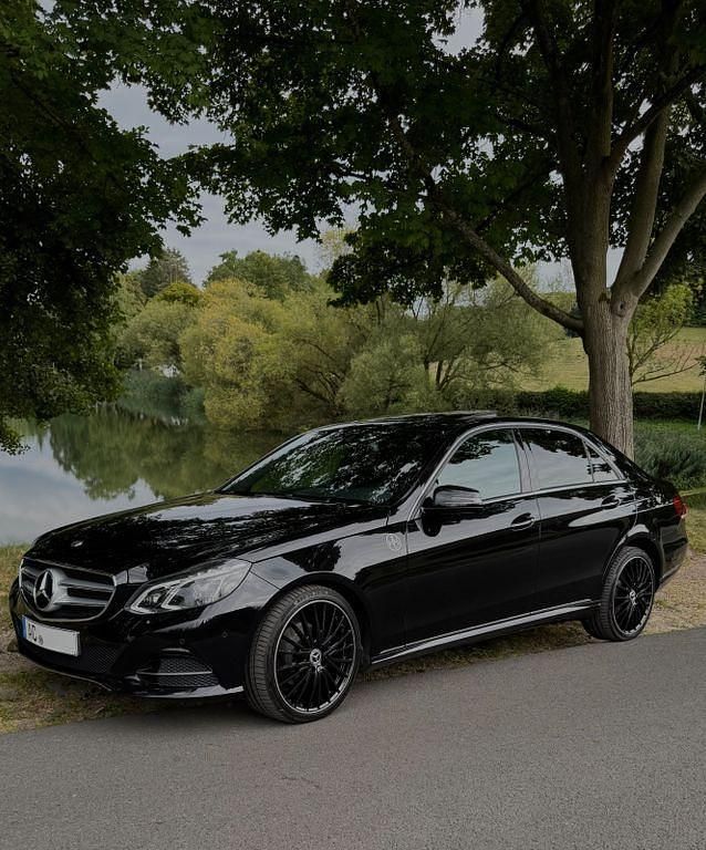 Schwarz Gebraucht 2015 Mercedes E200 Avantgarde Limousine | 17.680 € (Fairer Preis) - Bild 1/4