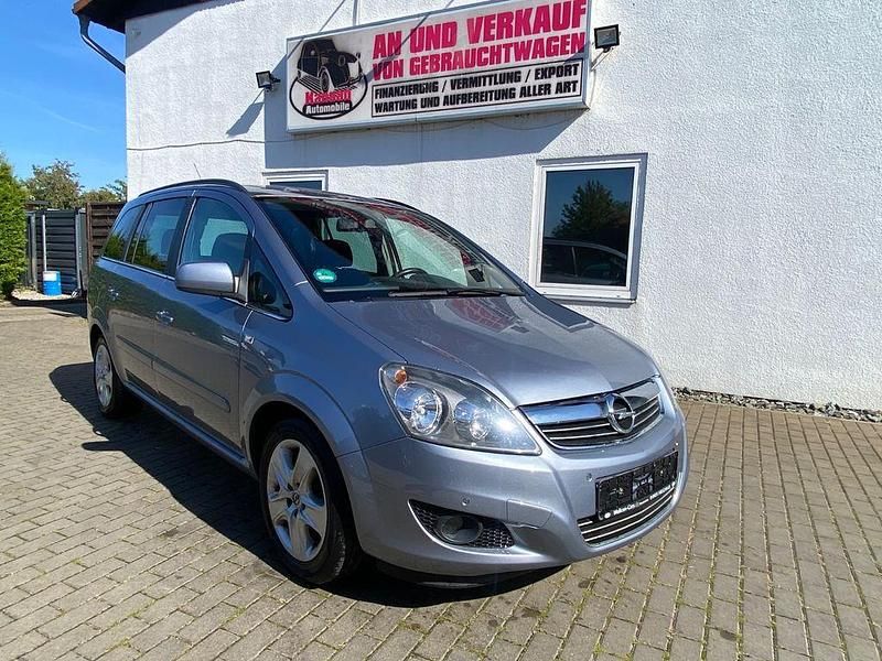 Silber Gebraucht 2011 Opel Zafira Design Edition Van / Kleinbus | 2.900 € (Fairer Preis) - Bild 1/4