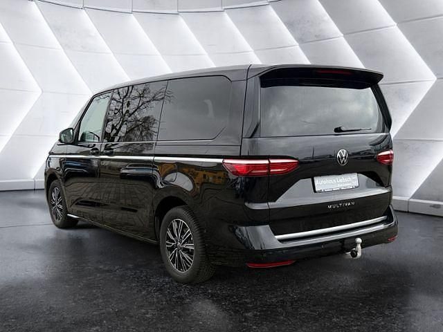 Second-hand VW Multivan Style 150 CP (110 kW) 2025 Negru Monovolum