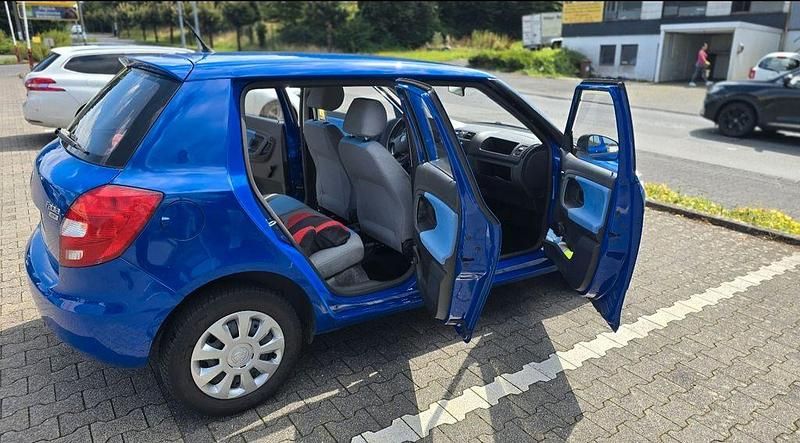 Gebraucht Skoda Fabia Classic 60 PS (44 kW) 2009 Blau Limousine