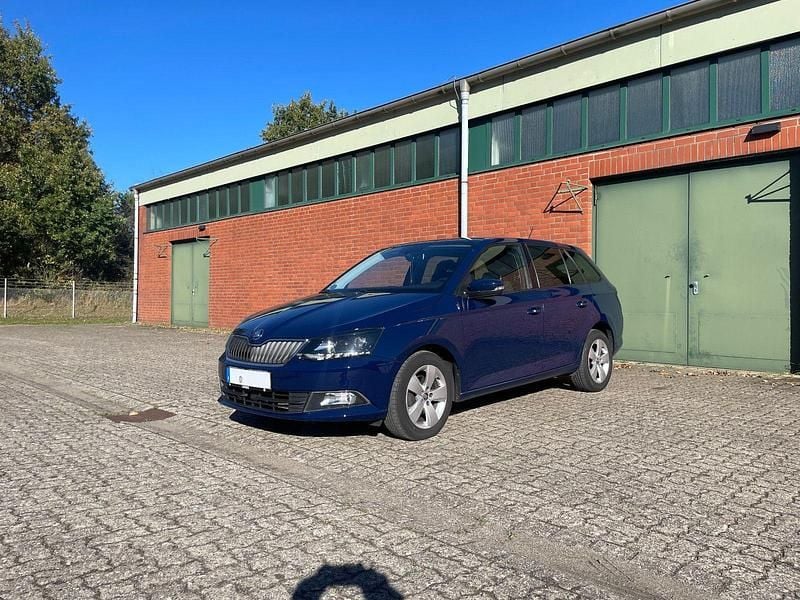 Blau Gebraucht 2016 Skoda Fabia Style Kleinwagen | 9.500 € (Fairer Preis) - Bild 1/4