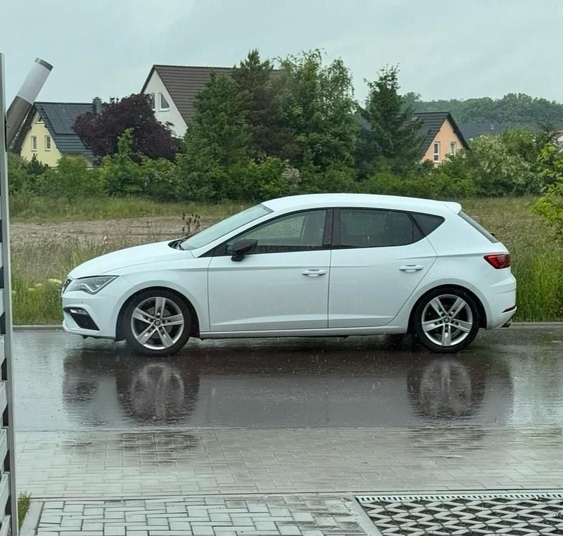 Second-hand Seat Leon FR 150 CP (110 kW) 2018 Alb Berlinǎ