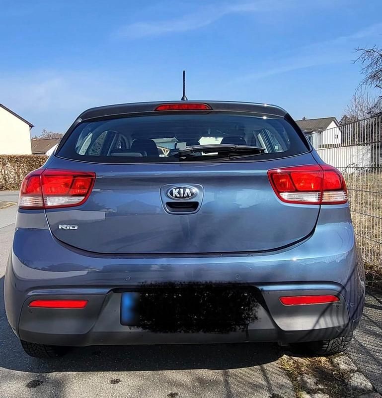 Second-hand Kia Rio 64 CP (47 kW) 2018 Albastru Berlinǎ