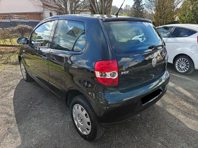 Gebraucht VW Fox 54 PS (39 kW) 2007 Schwarz Kleinwagen