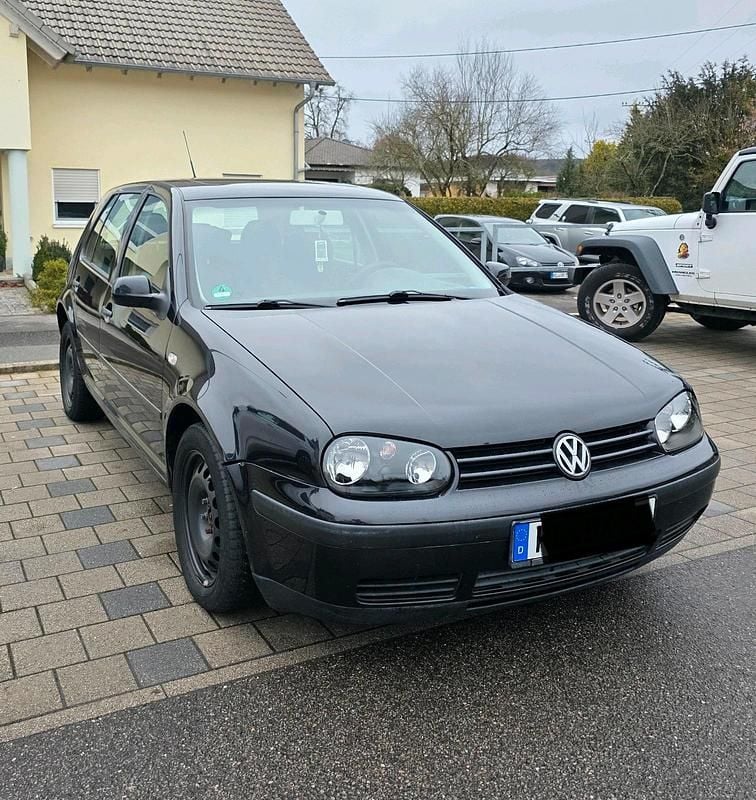Schwarz Gebraucht 2000 VW Golf IV Kleinwagen | 2.599 € (Etwas zu teuer) - Bild 1/4