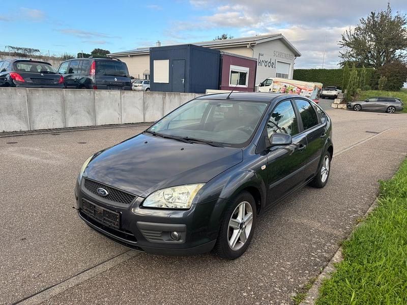 Grau Gebraucht 2007 Ford Focus Ghia Limousine | 1.980 € (Guter Preis) - Bild 1/4