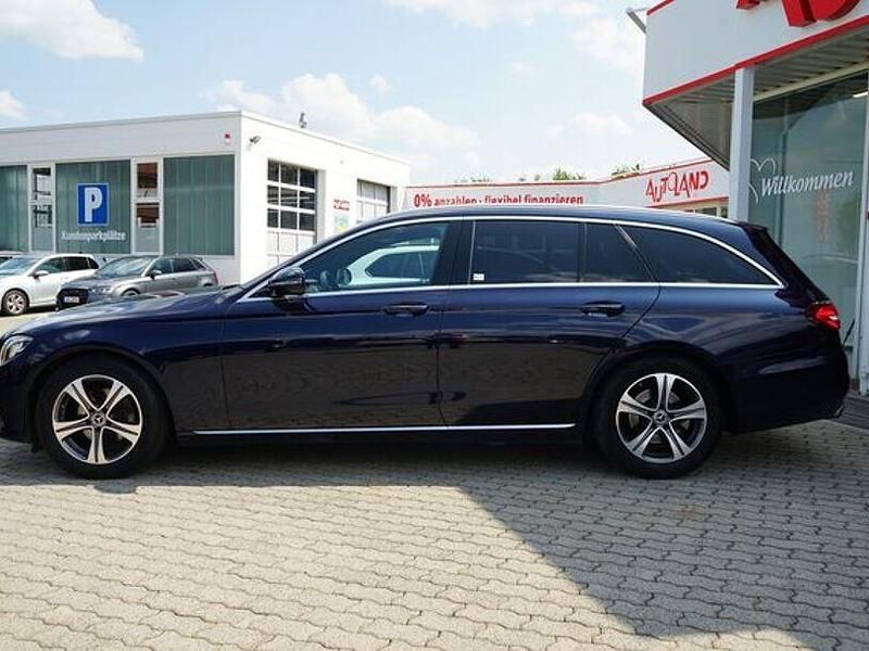 Gebraucht Mercedes E220 Avantgarde 194 PS (142 kW) 2019 Cavansitblau metalliclack Kombi