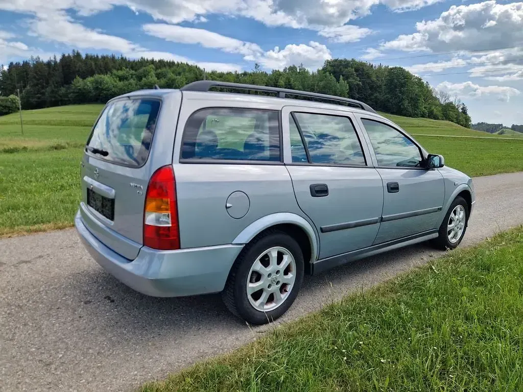Gebraucht Opel Astra 84 PS (61 kW) 2001 Silber Kombi