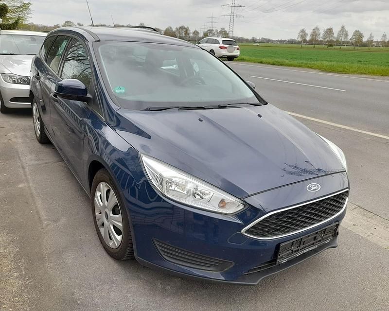 Gebraucht Ford Focus Ambiente 101 PS (74 kW) 2016 Blau Limousine