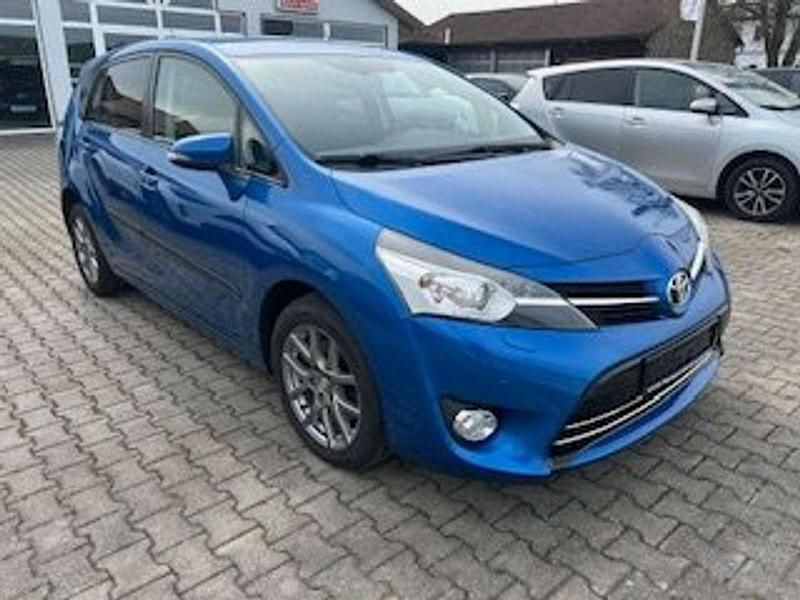 Gebraucht Toyota Verso Executive 177 PS (130 kW) 2014 Blau Van / Kleinbus