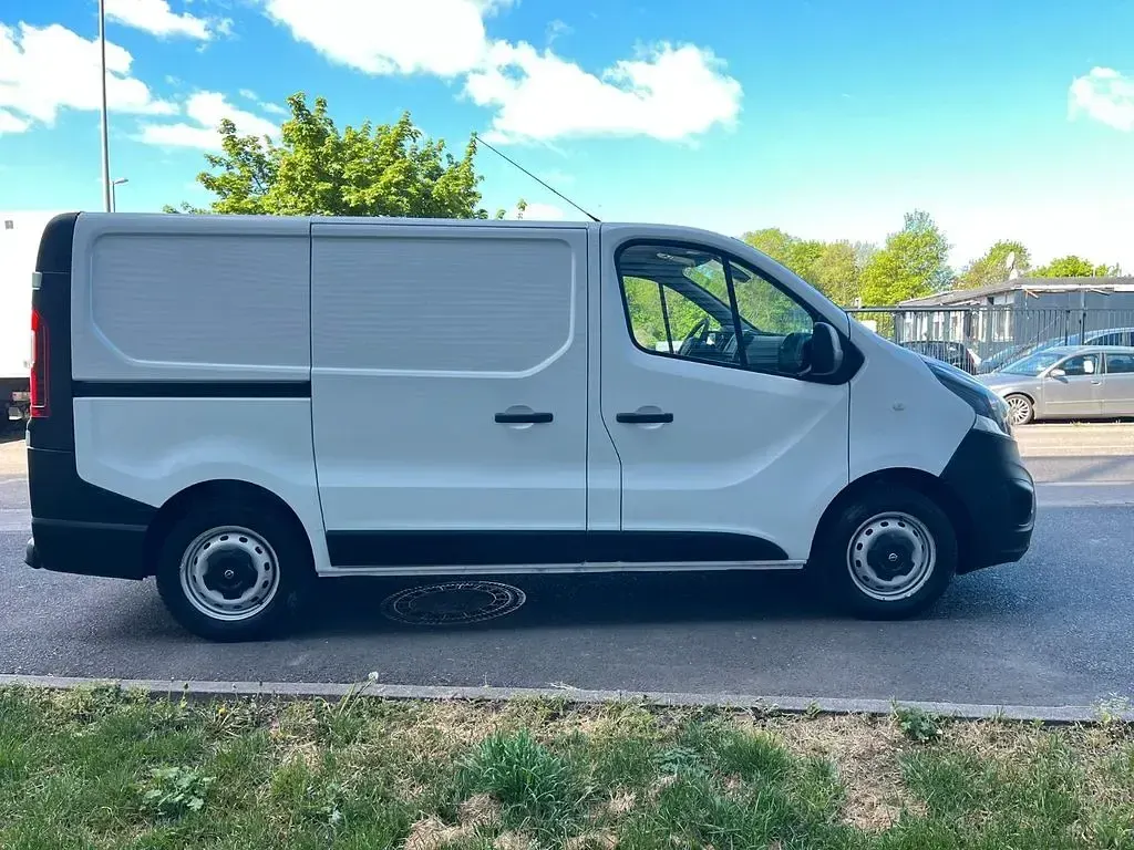 Używany Opel Vivaro 120 KM (88 kW) 2019 Biały Minivan