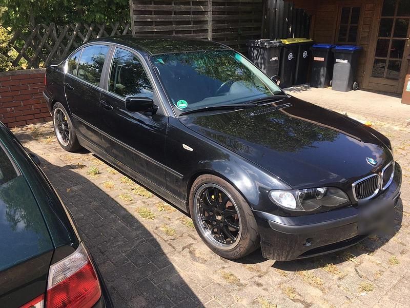 Schwarz Gebraucht 2001 BMW 320 Limousine | 1.250 € (Superpreis) - Bild 1/4