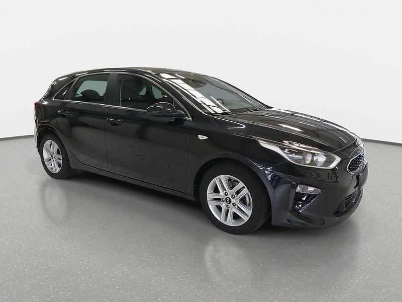Gebraucht Kia Ceed Comfort 140 PS (102 kW) 2019 Schwarz Kleinwagen