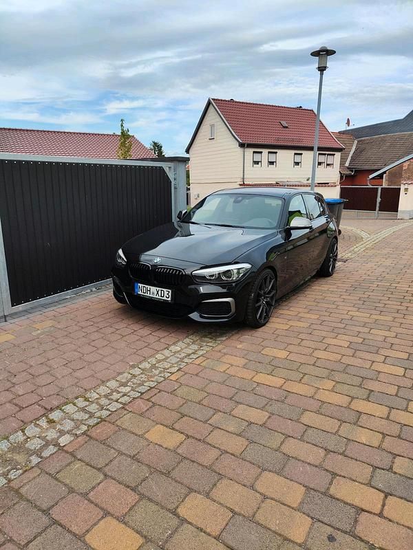 Schwarz Gebraucht 2017 BMW M140 M Sport Kleinwagen | 31.299 € (Fairer Preis) - Bild 1/4