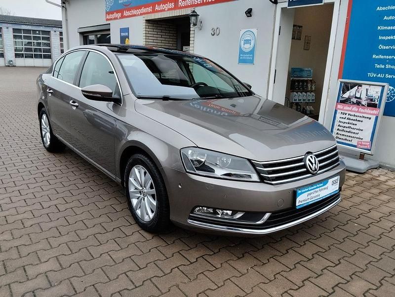 Gebraucht VW Passat Comfortline 122 PS (89 kW) 2013 Braun Limousine