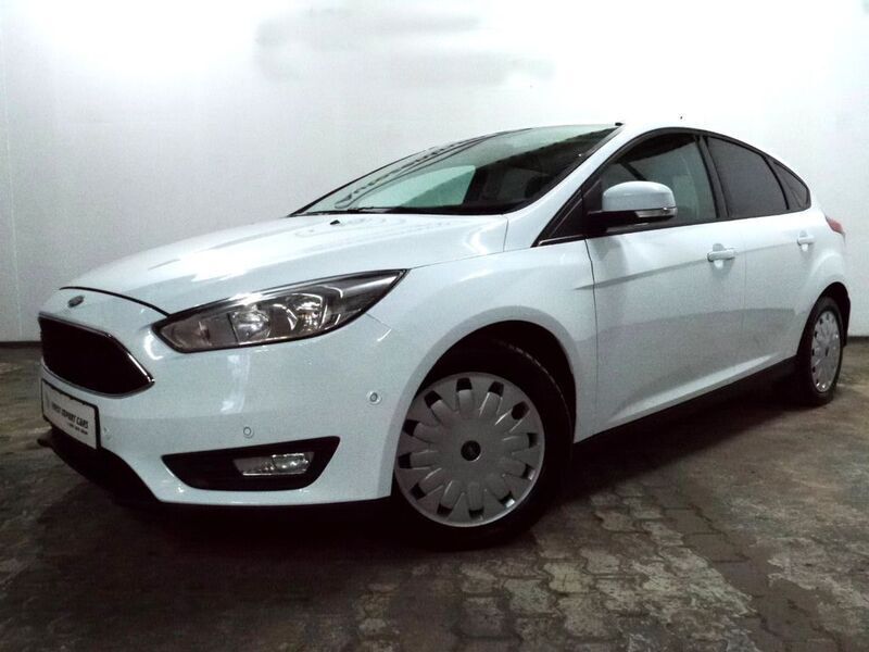Weiß Gebraucht 2018 Ford Focus Trend Limousine | 5.800 € - Bild 1/4